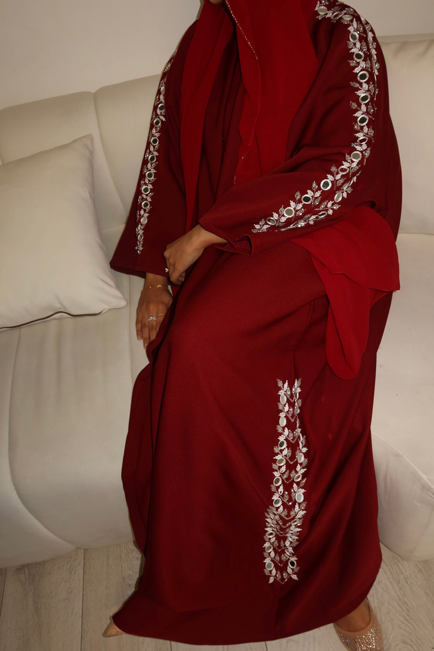 Aaira  أرى (Burgundy)