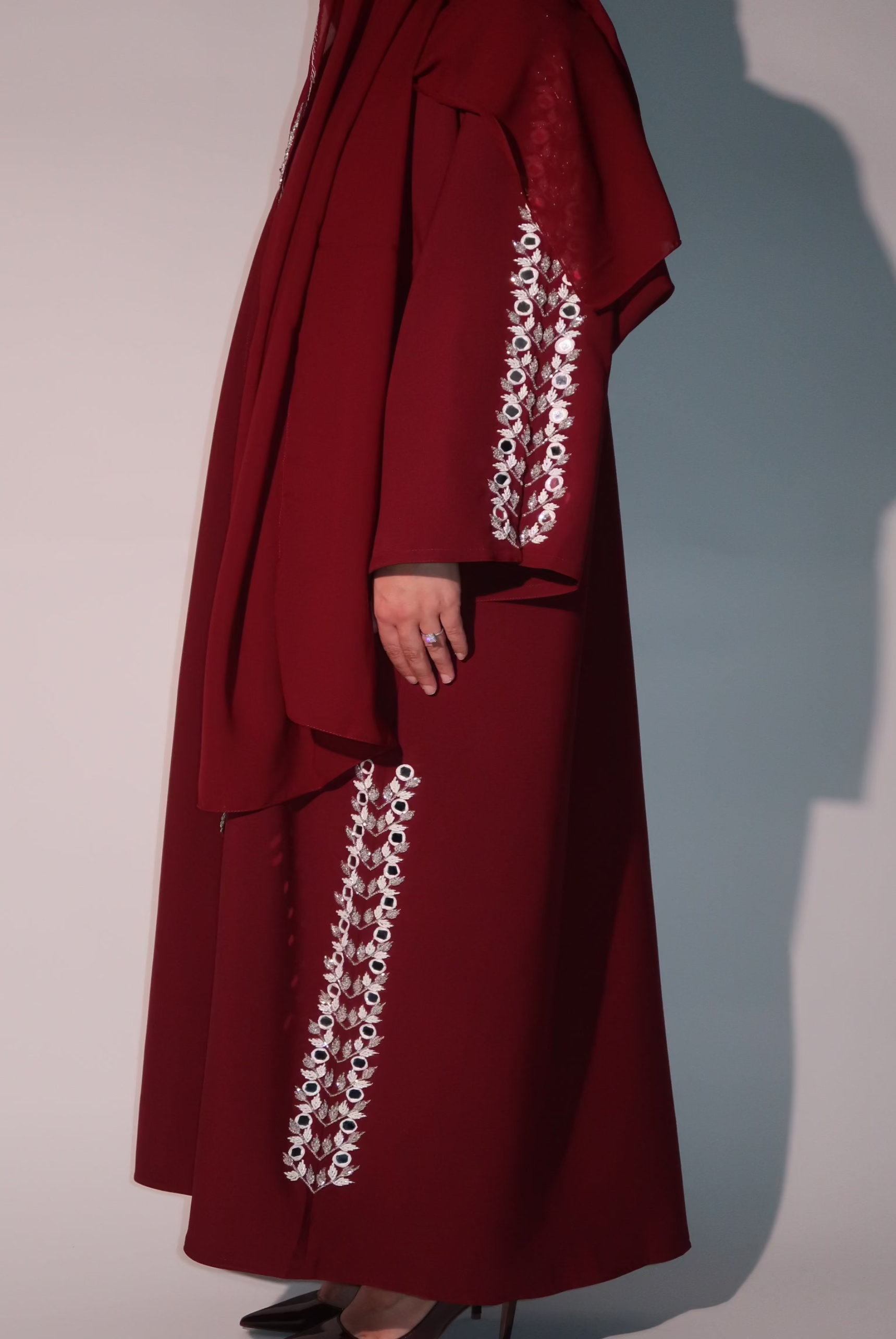Aaira  أرى (Burgundy)